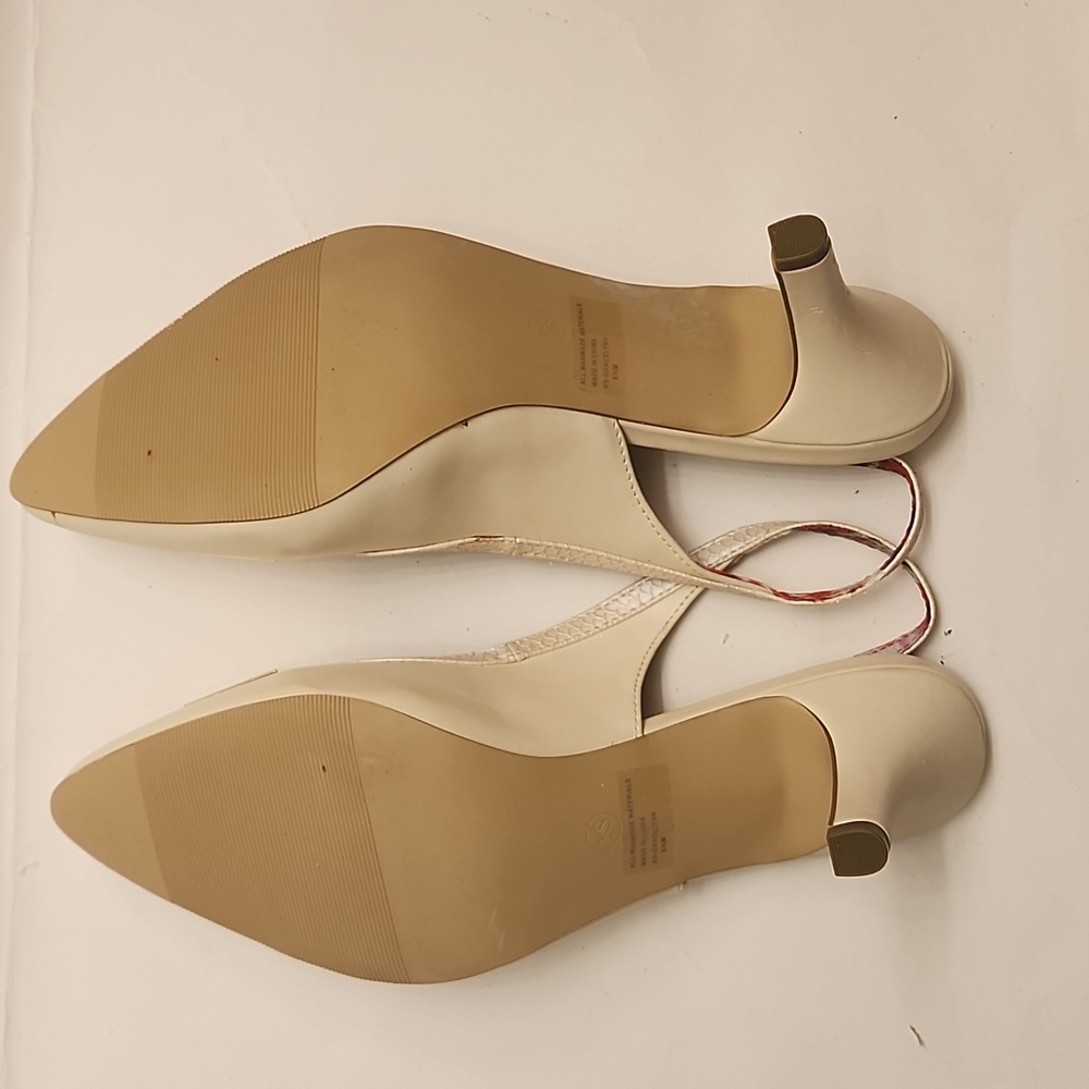 Karen Scott Pumps Size 8 1/2 M - Picture 3 of 3